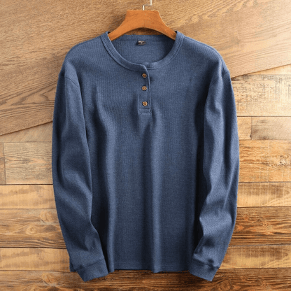 Chemise Henley pour homme avec texture waffle, sur un mannequin