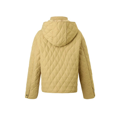 Veste courte à capuche quiltée pour femme, détail de la fermeture éclair