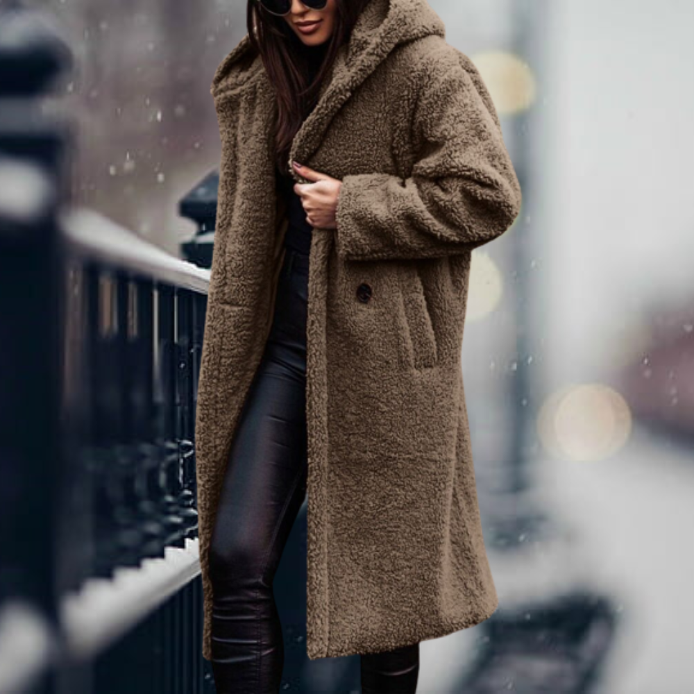 Manteau femme à capuchon en fleece long, détail de la fermeture