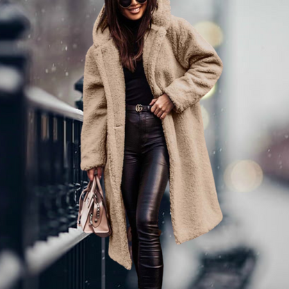 Manteau femme à capuchon en fleece long, détail de la manche