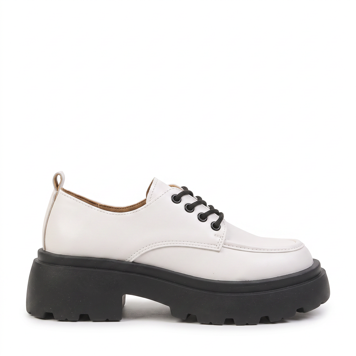 Mocassins plates-formes lacets en cuir, détail des lacets
