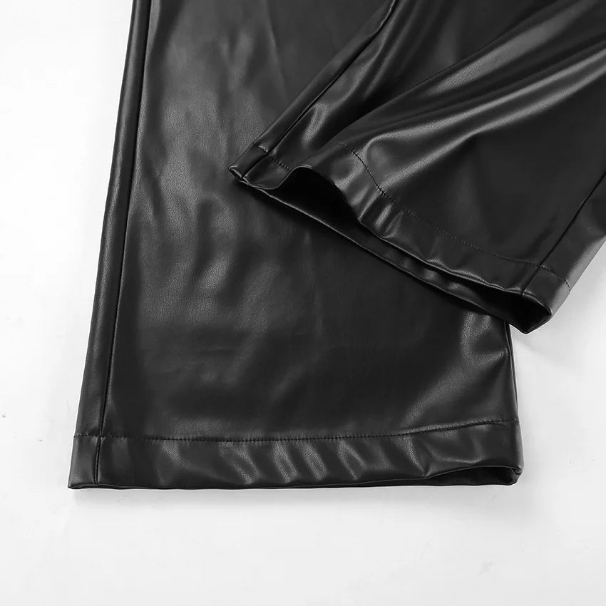 tenue complète avec pantalon en similicuir noir et haut ajusté