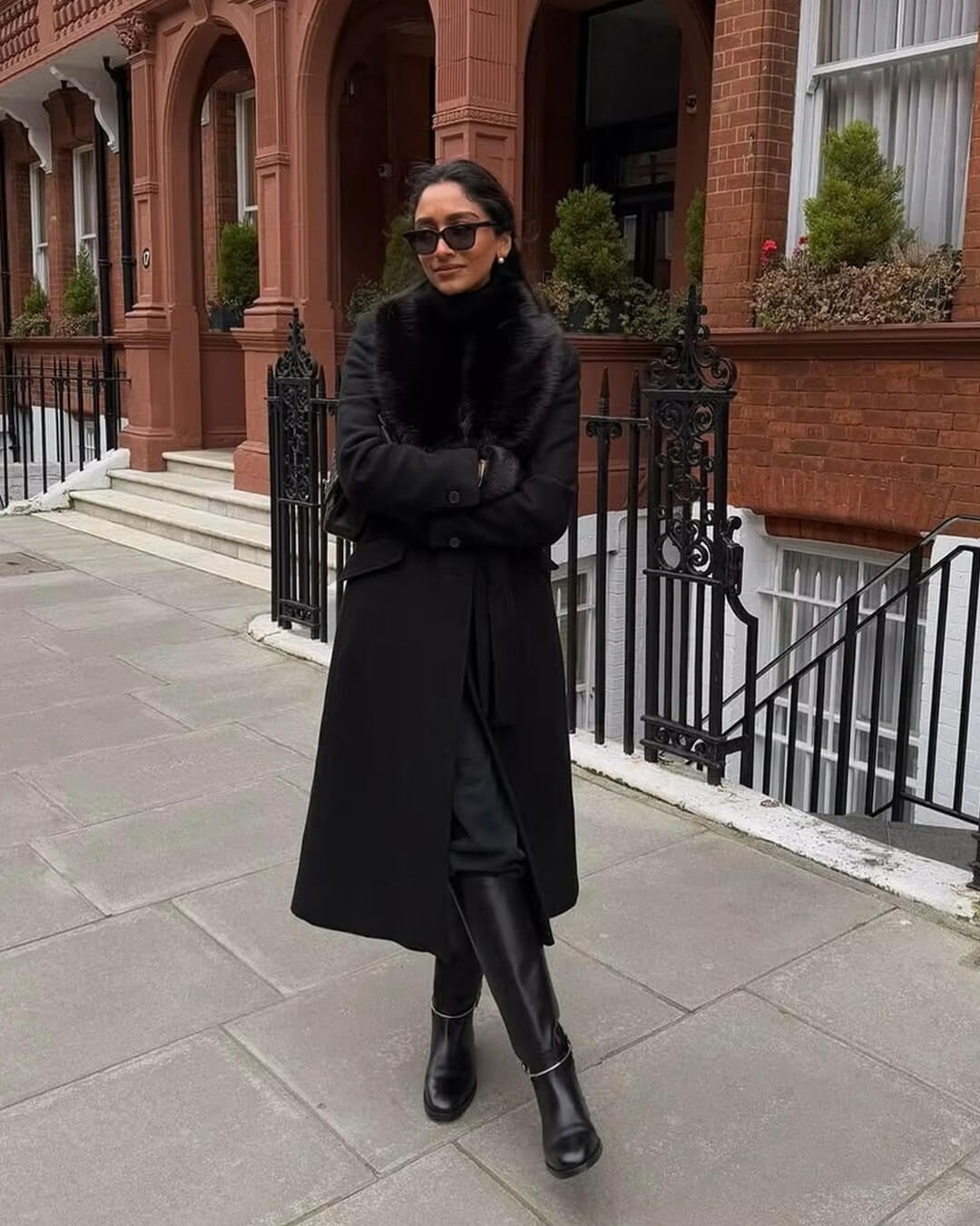 manteau maxi avec col de fourrure artificielle, vue de dos