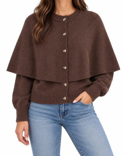 cardigan cape femme, porté avec un short