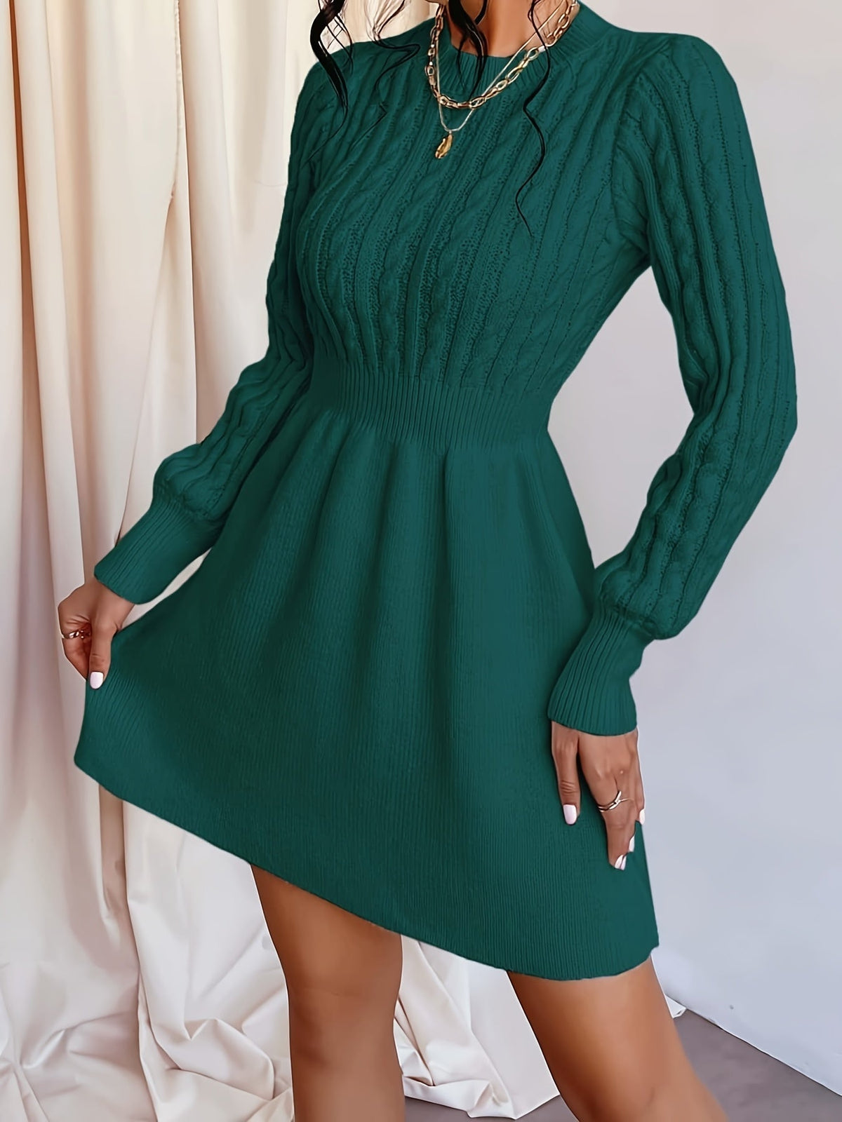 Focus sur la taille smockée ajustée de la robe
