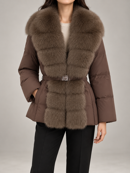 Manteau hivernal à capuchon en fausse fourrure, vue de face