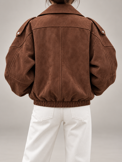 Veste en simili cuir démesurée, détail de l'ourlet