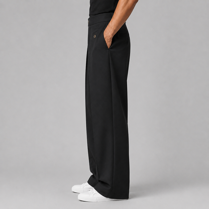 Détail du pantalon large pour homme avec plis avant