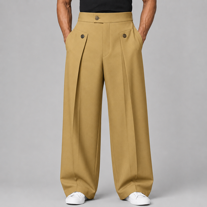 Pantalon large pour homme avec plis avant, modèle portant le pantalon
