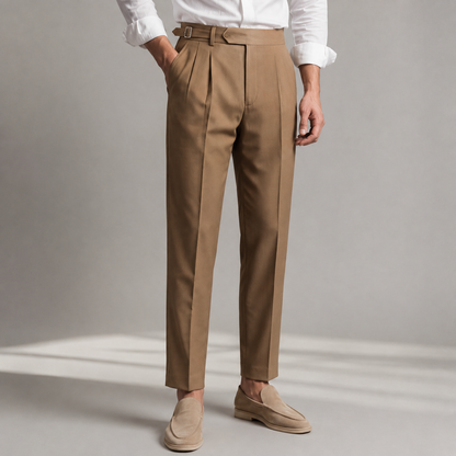 Pantalon tailleur pour homme, association avec un pull
