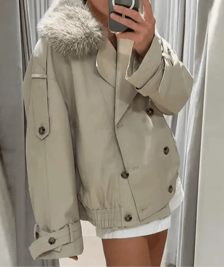 manteau trench avec col de fourrure factice, détail du col