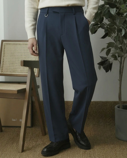 Détail de la poche du pantalon à pinces homme coupe large