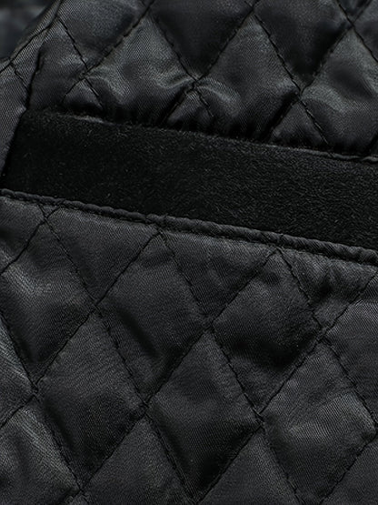 manteau long à motif chevronné, en gros plan