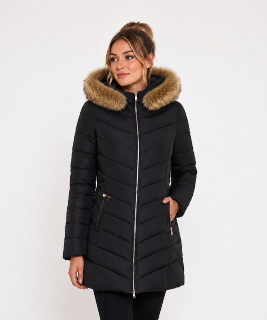 Manteau long femme matelassé à capuche fausse fourrure, vue de face