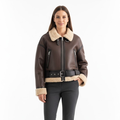 veste courte femme doublée de fourrure, vue latérale