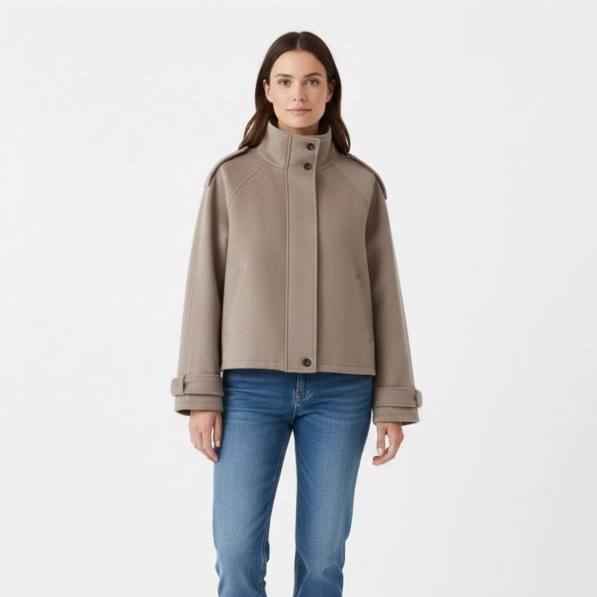blouson court en laine pour femme, vue de détail du col montant