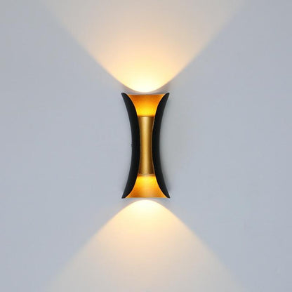Applique murale LED courbée extérieure vue de face