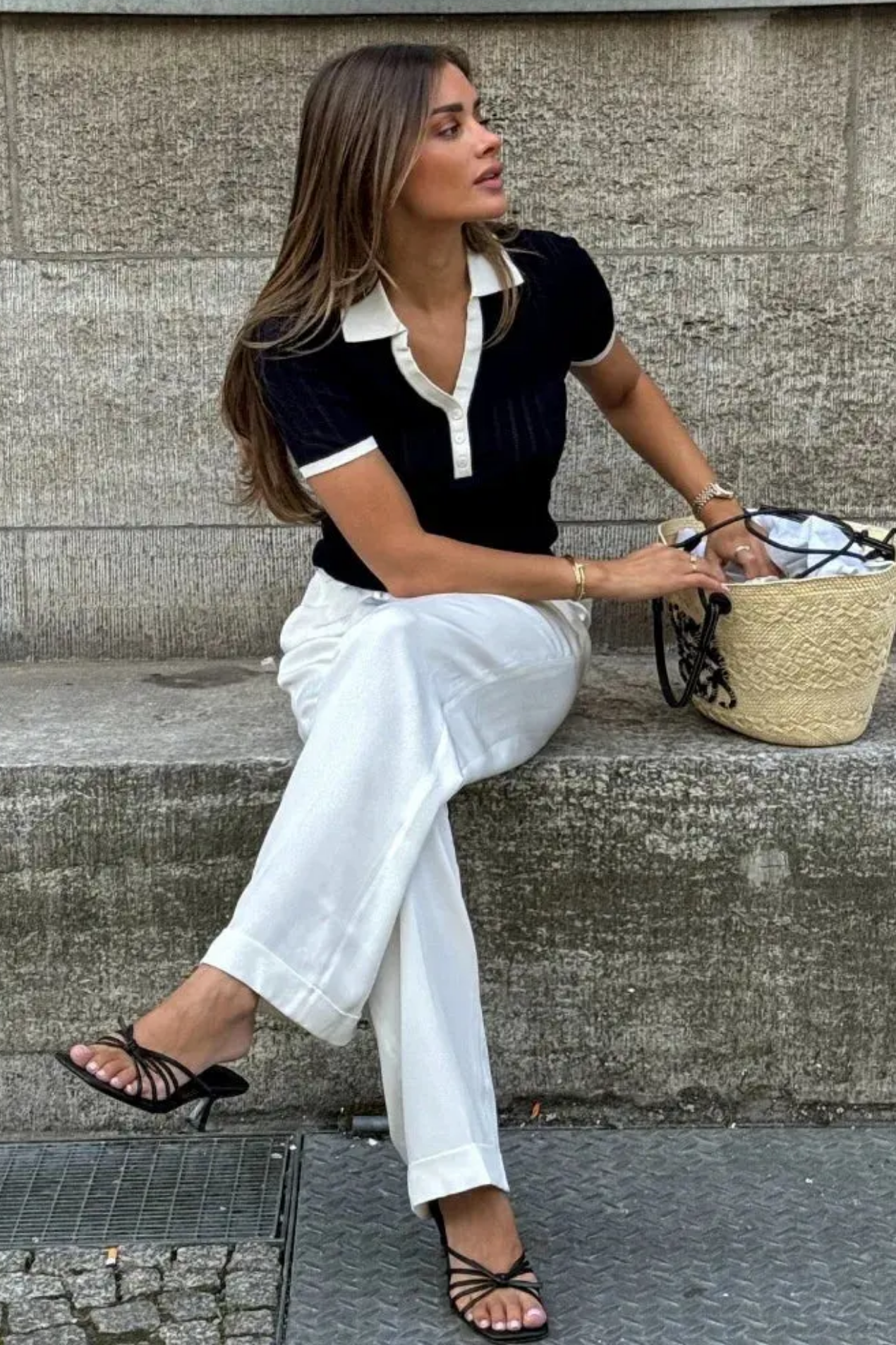 Top Femme Maille Élégante – Col Polo Contrasté et Manches Courtes