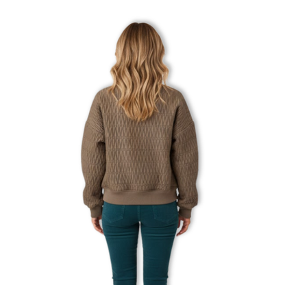 veste bomber matelassée pour femme, gros plan sur la texture gaufrée
