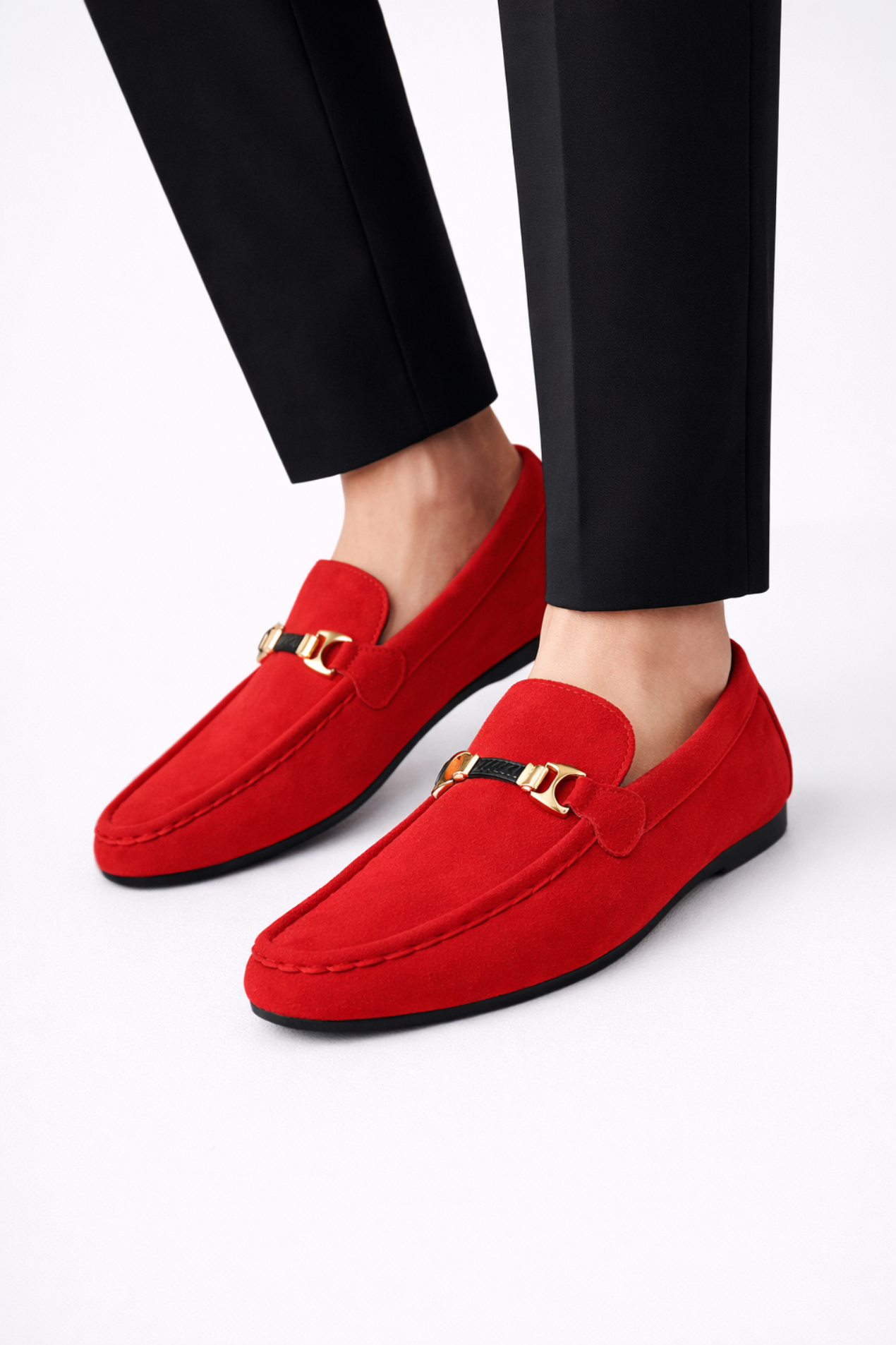 Mocassins Homme Effet Suède – Chaussures Élégantes Slip-On avec Détail Métallique