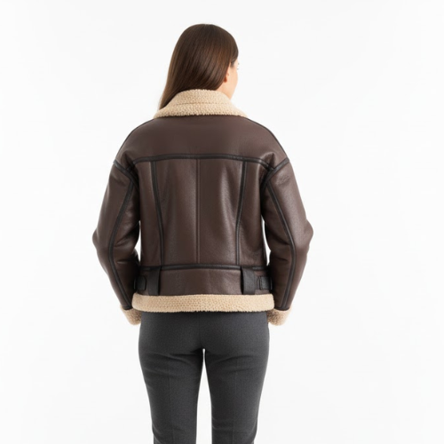 veste courte femme doublée de fourrure, vue de dos