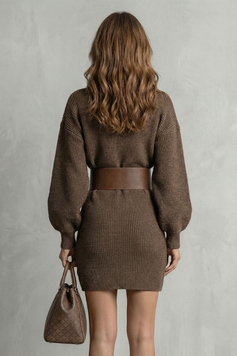 Robe courte structurée en maille marron, vue de dos