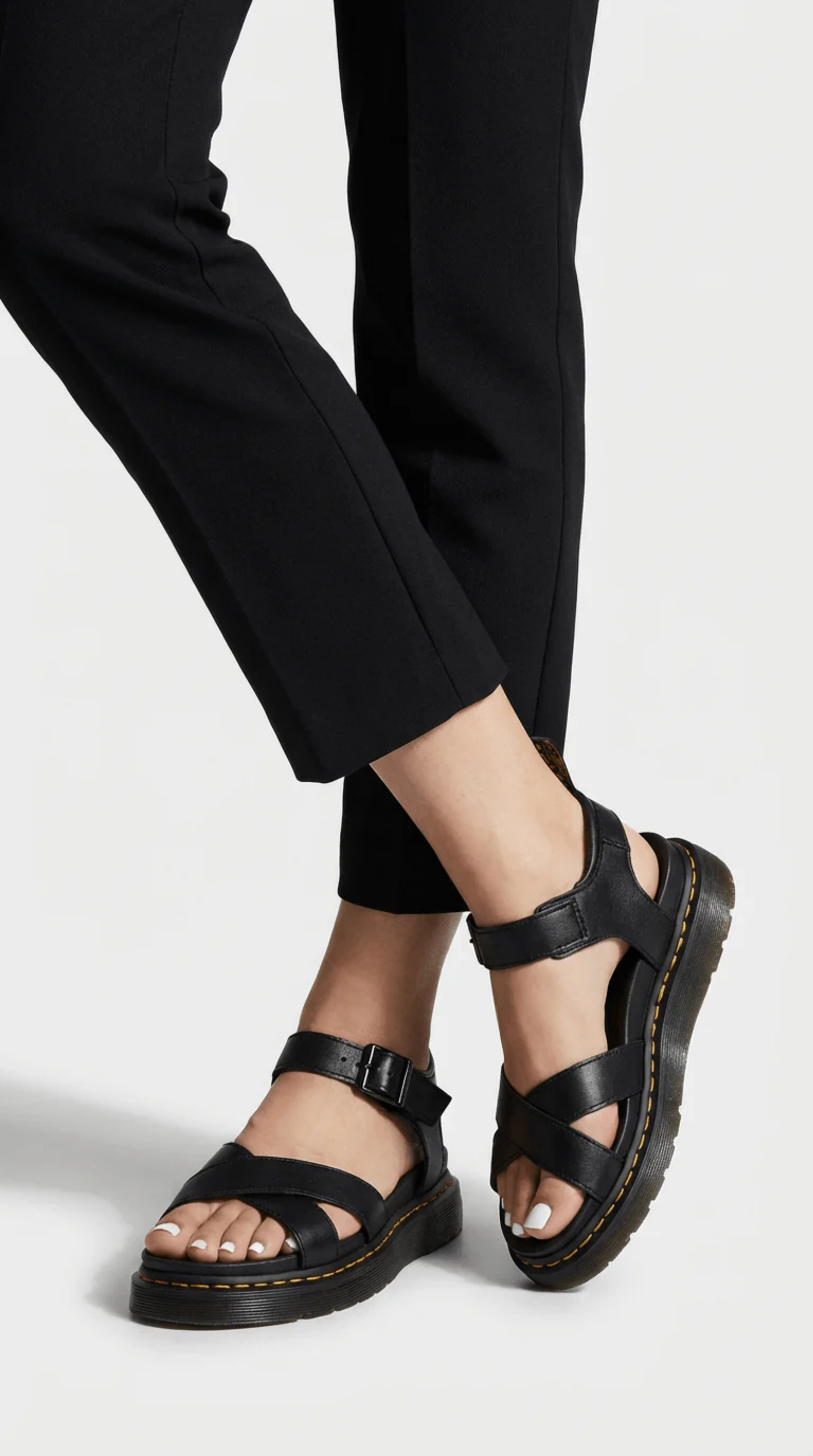 Sandales Femme à Semelle Épaisse avec Brides Croisées – Style Urbain