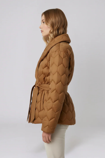 Veste Matelassée Femme Ceinturée – Coupe Élégante & Silhouette Structurée