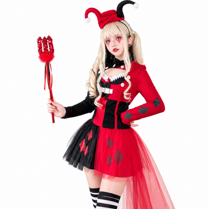 Costume d'arlequin rouge et noir, vue de dos
