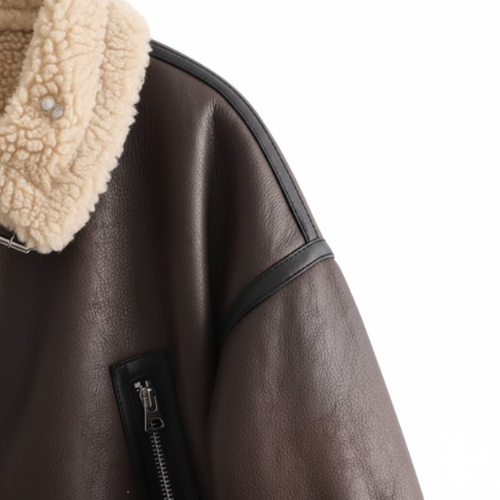 veste courte femme doublée de fourrure, détail du col à revers
