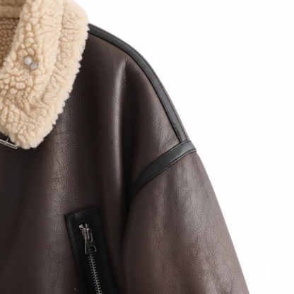 veste courte femme doublée de fourrure, détail du col à revers