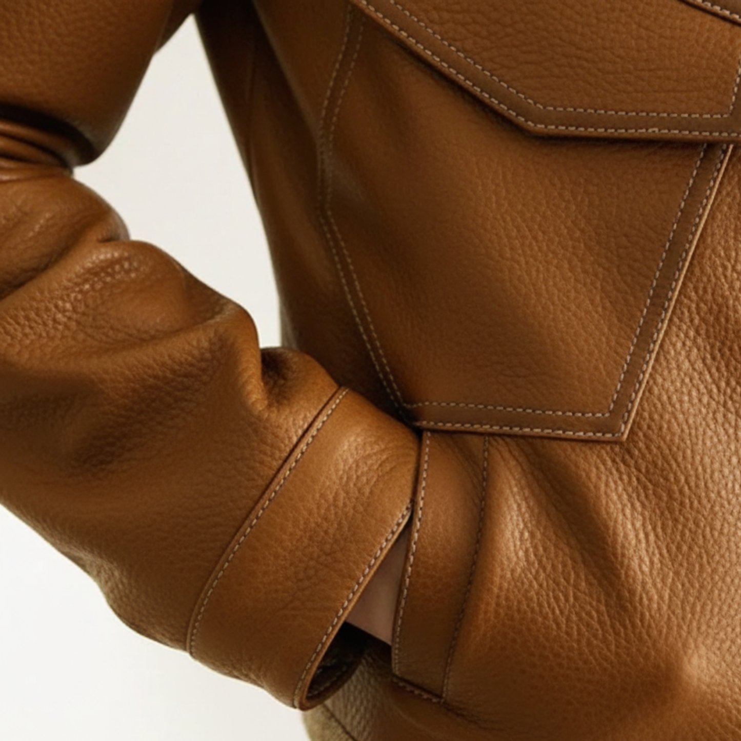 Veste femme aspect cuir marron, détail poche et manche
