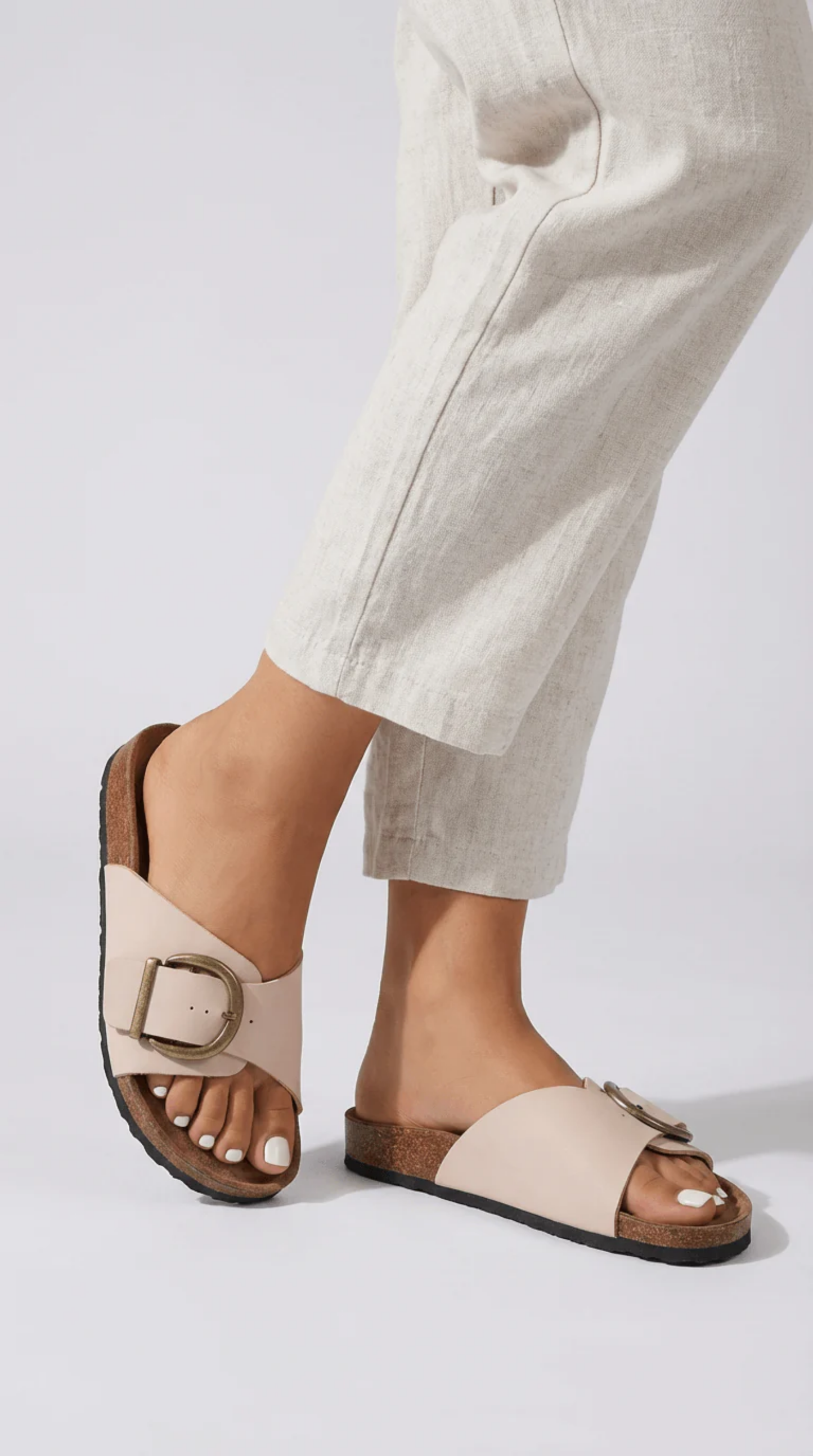 Sandale mule femme à boucle décorative