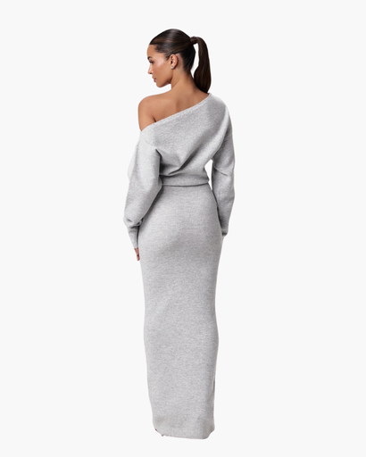 Robe Pull Épaules Dénudées – Élégance Minimaliste et Confort Douillet