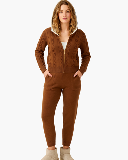 Ensemble hiver femme, détail de la maille torsadée