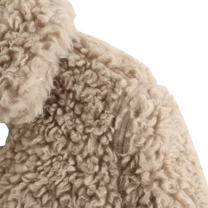 manteau femme kaki, détail de la fermeture boucle-corde