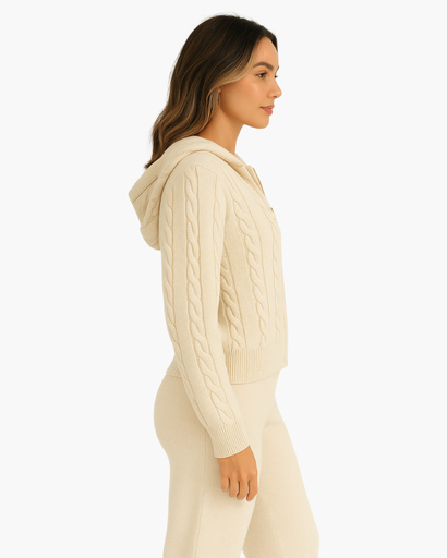 Ensemble hiver femme, gros plan sur le tissu