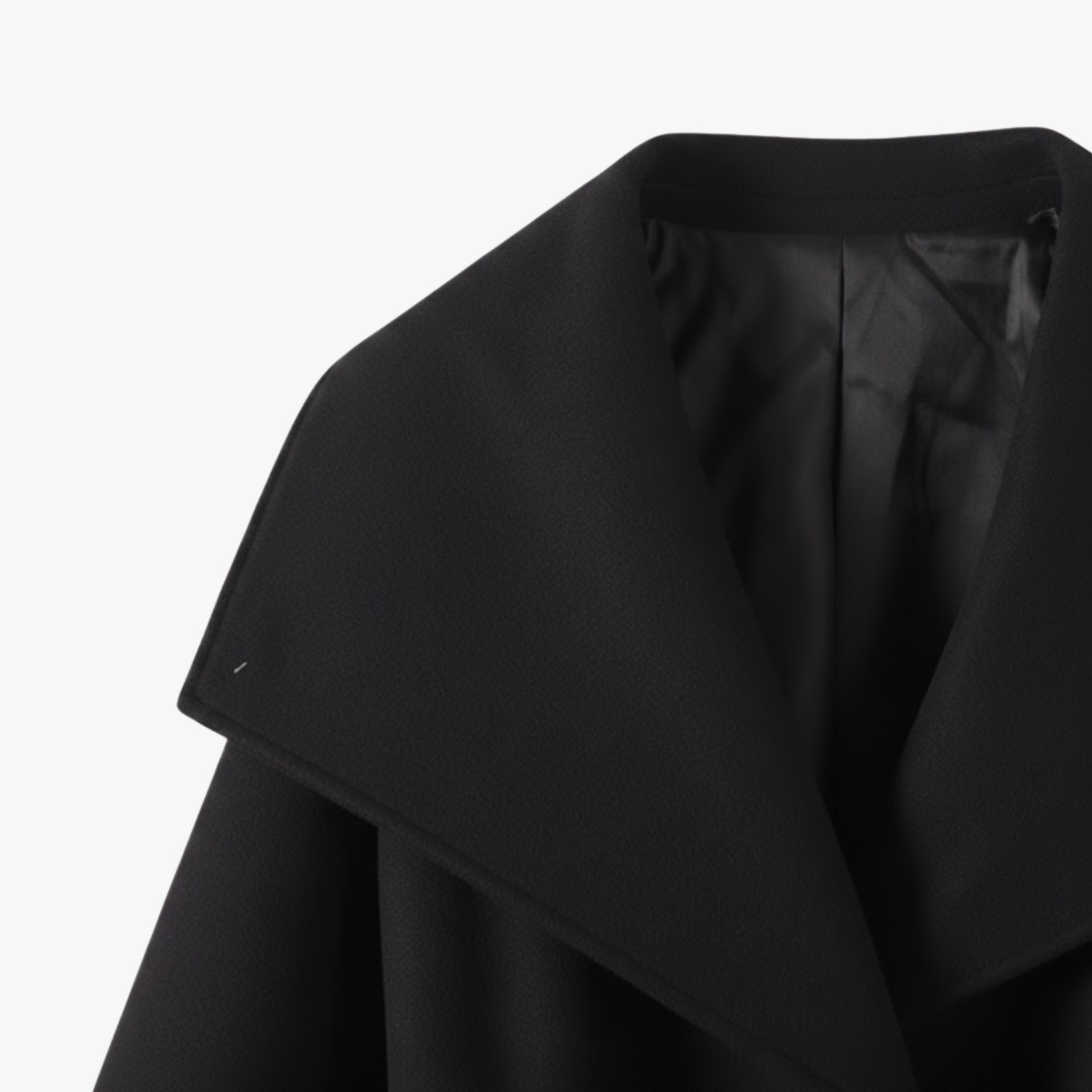 manteau femme en fausse fourrure porté, vue de profil