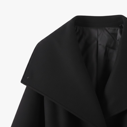 manteau femme en fausse fourrure porté, vue de profil