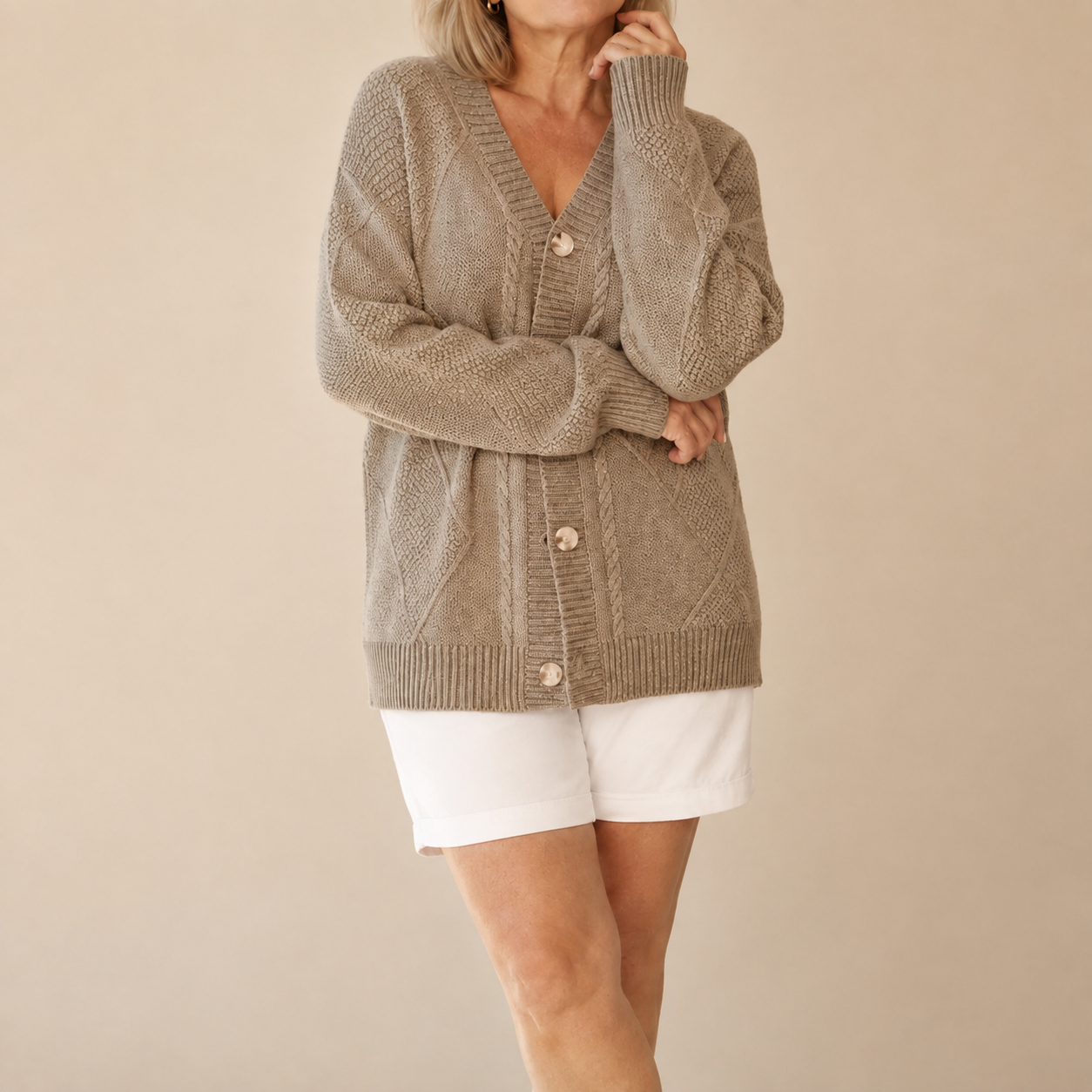 Gilet femme en maille douce à col V, coloris camel