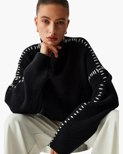 Pull femme à col montant avec détails contrastés