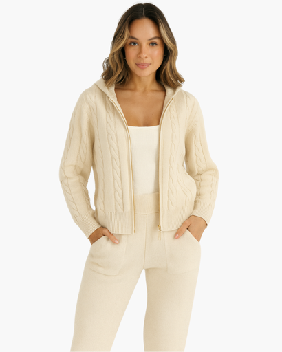 Ensemble hiver femme, détail de la capuche zippée