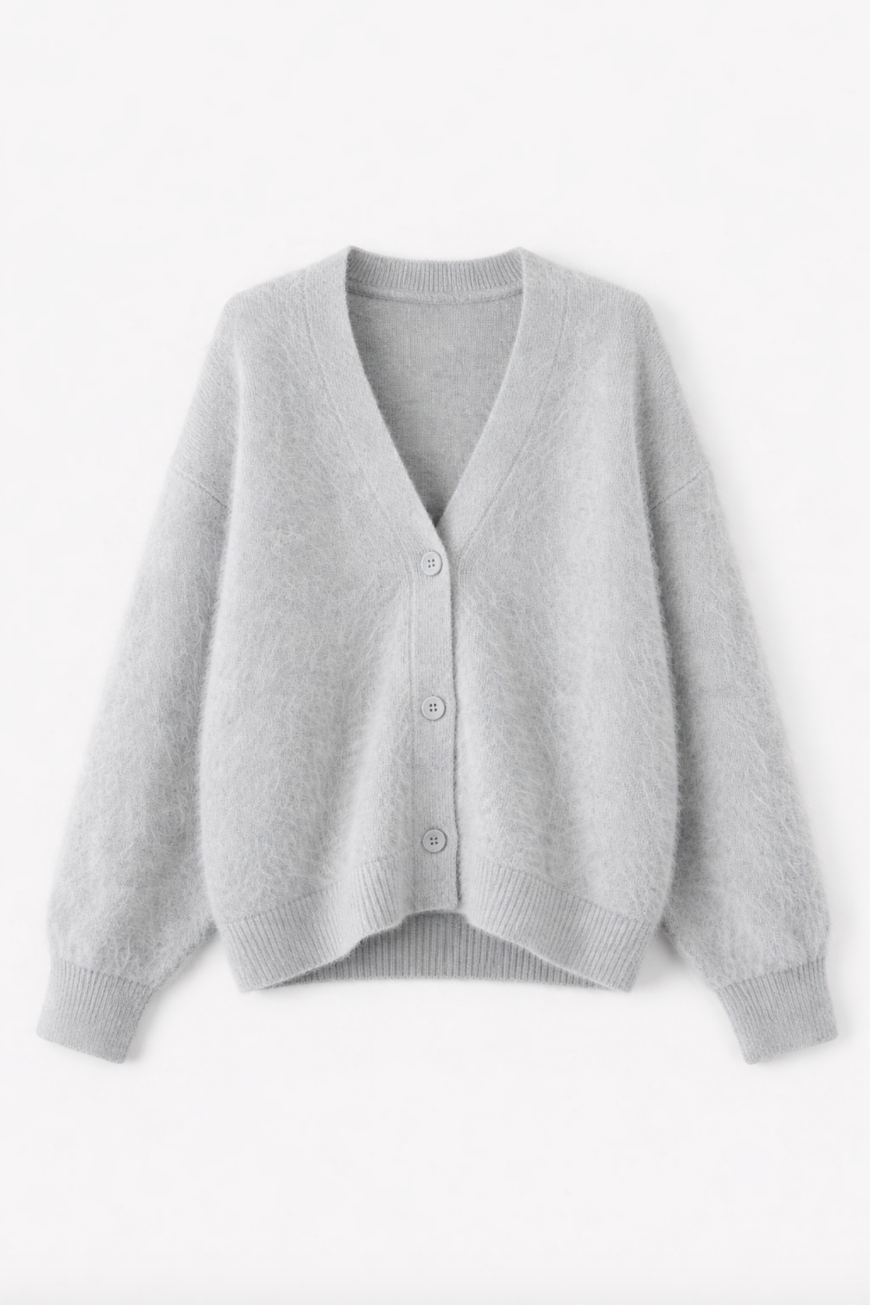 Cardigan oversize porté ouvert dans un look casual