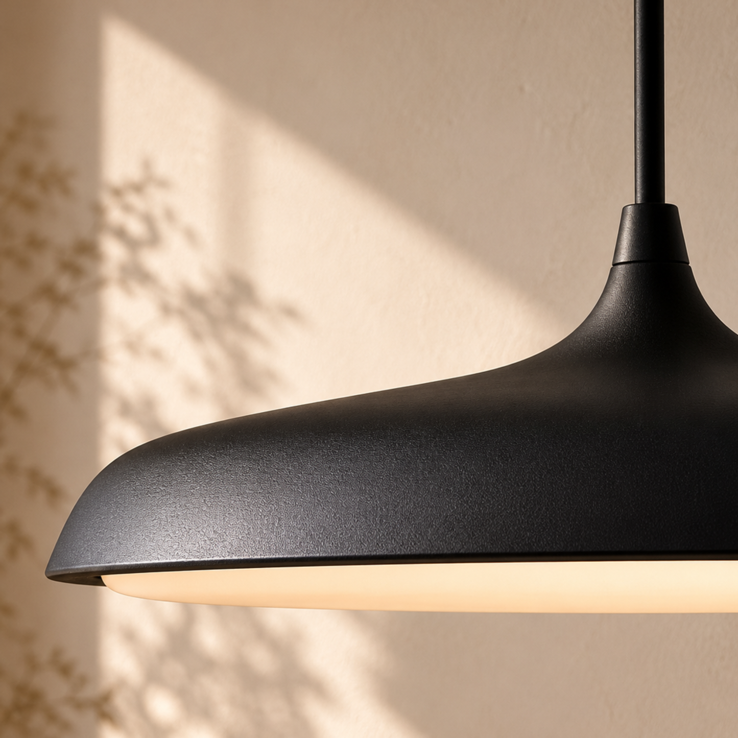 Suspension LED aluminium contexte salon moderne