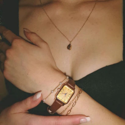 Montre Femme Élégante Rectangulaire – Bracelet en Cuir au Design Classique