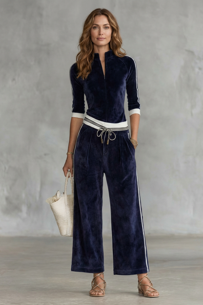 Ensemble velours bleu marine, détail du haut zippé col montant