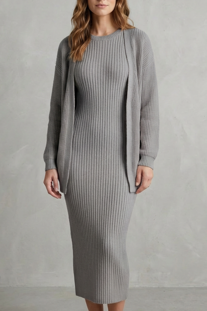 Ensemble robe pull maille côtelée gris, vue de face, avec cardigan