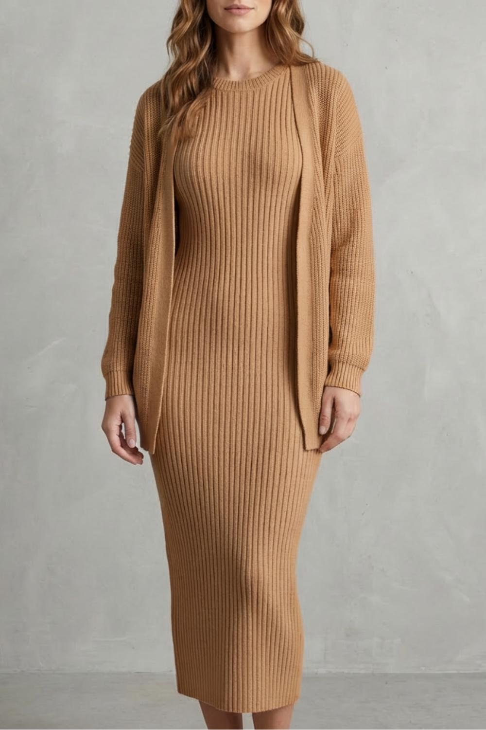 Ensemble robe pull maille côtelée ambre, vue de face, avec cardigan