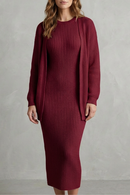 Ensemble robe pull maille côtelée rouge bordeaux, vue de face, avec cardigan