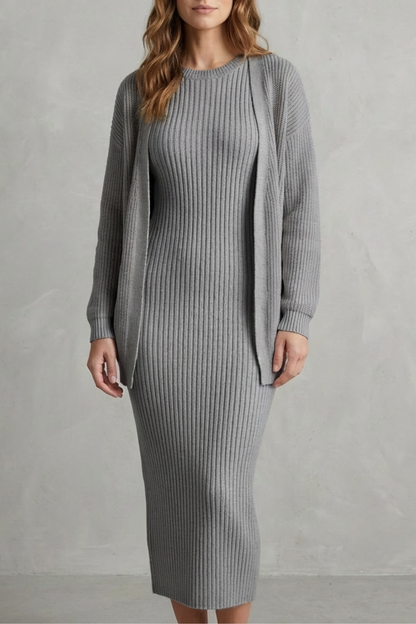 Ensemble robe pull maille côtelée gris argenté, vue de face, avec cardigan